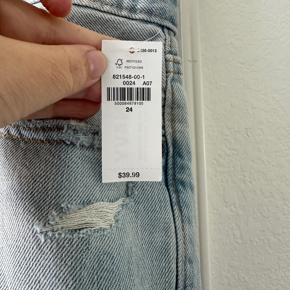 Old Navy Womens High Rise Slouchy Straight Jean Shorts Light Wash‎ NWT Summer - Picture 4 of 8